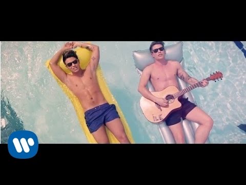 Benji &amp; Fede - Tutta d&#39;un Fiato (Official Video)