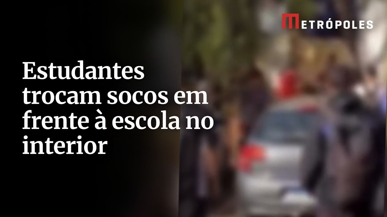 Estudantes trocam socos em frente à escola no interior