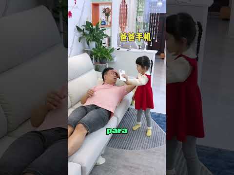 Niña le quita el celular a su papá de la forma más épica! 😱📱