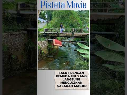 Pemuda ini mencucikan sajadah masjid seorang diri #shorts
