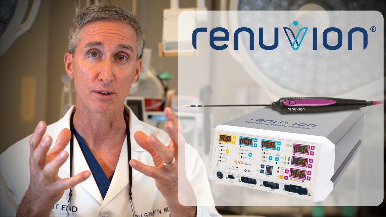 Doctor explaining Renuvion technology in a clinical setting.