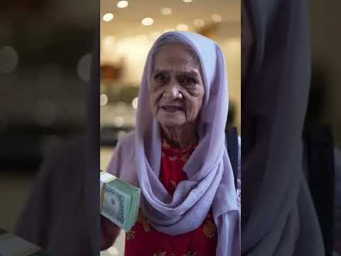 Pegawai Sombong Usir Nenek Tua, Endingnya Bikin Nyeseeel! #nenek #shorts #viral #ceritainspiratif