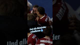 Bielefeld trifft, alle rasten aus! | Sportschau Fußball #shorts