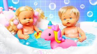 🐳 ¡Hora de bañarse para los bebés!  💦☔🌦️Vídeos de juguetes bebés.