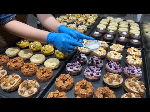 상상 그 이상의 역대급 도넛! 압도적인 토핑의 11가지맛 케익넛 11 Flavor Cake Donuts with Amazing Toppings - Korean street food