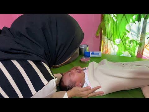 Pengalaman pertama pasangin dedek anting! 
