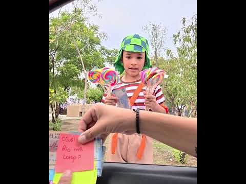 Puse a prueba la inteligencia de niño vendedor de la calle y me arrepentí al instante 😭 lloramos