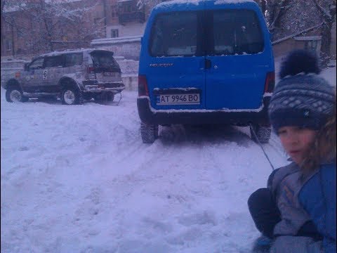 Паровозик из 2 санок и Peugeot Partner Electric и MITSUBISHI Pajero Sport