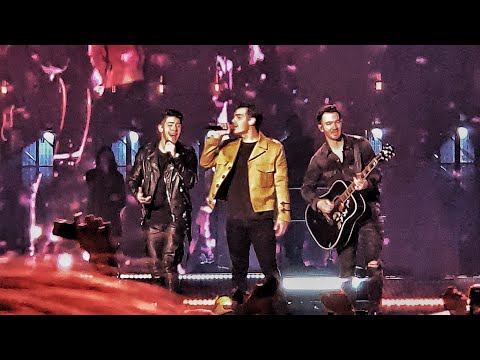 Vidéo Jonas Brothers - SOS ( AccordHotels Arena Paris 22/02 )                                                                                                                                                                                                        