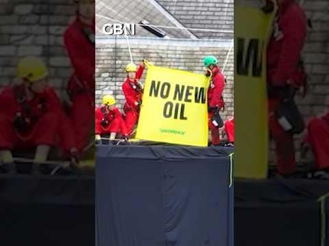 Rishi Sunak’s home vandalised by Greenpeace eco activists #PrimeMinister #Politics #GBNews