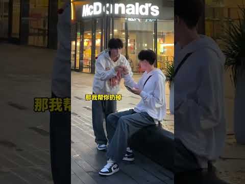 吃个冰激凌得使800个心眼子！
