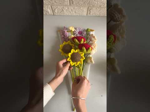 Wrap up a crochet bouquet with me❤️ #crochet #bouquet #beautiful #trending #crocheting