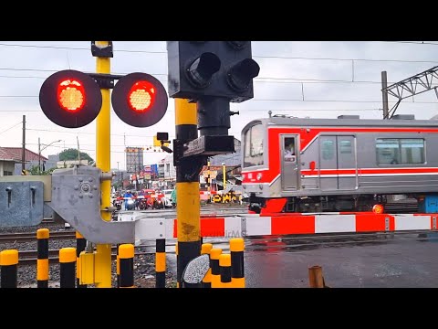 2 Warna Palang Perlintasan Kereta Api | SIEMENS S-80 | ALKMAAR HG