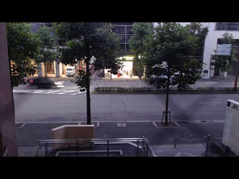 【京都ライブカメラ】京都市中心部・烏丸通の様子（京都市中京区）Live view of Karasuma Street in front of the Kyoto Shimbun