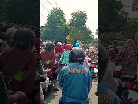 MELINTAS JALUR KERETA❗❗ #keretaapi #train #cc #keretanabrak#keretacepat#est2 #busmania#subscribe#fyp