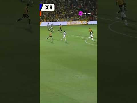 QUASE GOL DO CORINTHIANS! 🦅 André mandou um CANUDO no cantinho pra defesa do Jordi #shorts