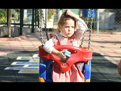 İzmir Depreminin Simgesi Ayda, Annesinin Adı Verilen Parkta Oynadı