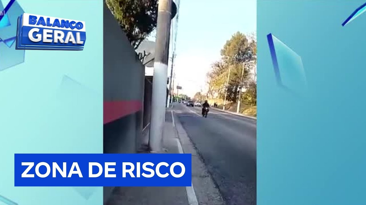 Balança Povão: Pedestres enfrentam riscos ao caminharem por calçada estreita na zona sul de SP
