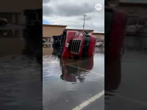 2 dead, mass power outages reported as Hurricane Isaias slams Gulf Coast