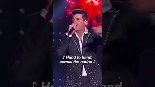 robin goes FULL SHOWMAN to “living in america” 🇺🇸🔥 #themaskedsinger