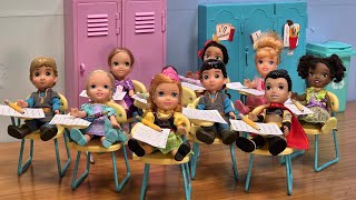 Who's the leader ? Elsa & Anna toddlers - who doesn't behave? Barbie is the teacher