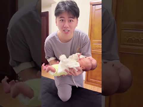 我实在憋不住了，帮我看会娃，我去上个大号😅！ #爸爸带娃 #带娃日常 #家有萌宝