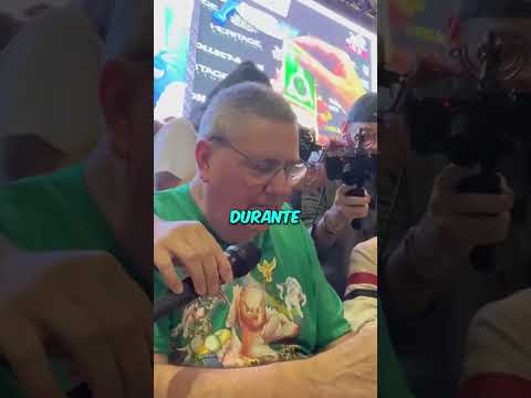 Este chico se puso triste cuando le tocó el charizard de 3 millones de dólares