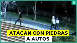 Condenan ataque de adolescentes con piedras a vehículos en movimiento
