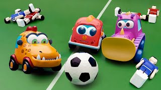 Hora de brincar! Vamos jogar pebolim com os carros Mocas! Desenho animado infantil dos carrinhos