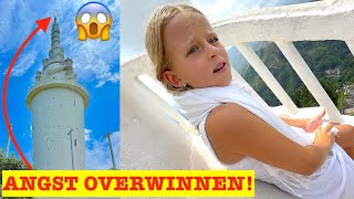 KINDEREN leren ANGST OVERWINNEN op BIZARRE TOREN! ⛰️ (Ambuluwawa) | Bellinga Vlog #3393