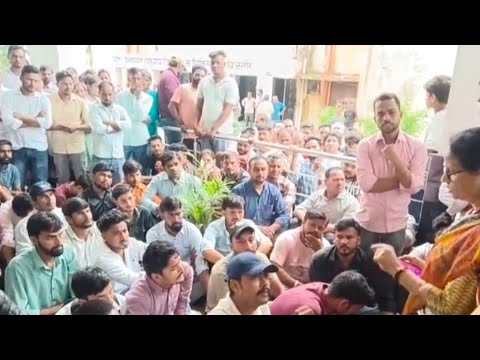 मामूली सैलरी और सख्त महंगाई, कई महीनो से सैलरी ना मिलने पर अस्पताल के कर्मचारी बैठे धरने पर
