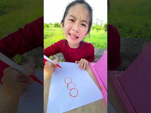 Hai chị em vẽ tranh bất ổn - bạn thích bức tranh của ai hơn? #shorts