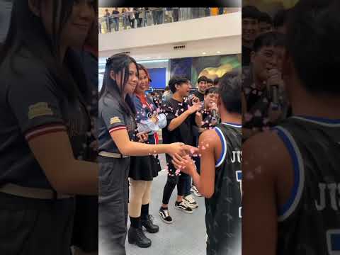 Magaling din talaga sa babae to si Justine #streetballers #basketball #ballislife #basketballteam