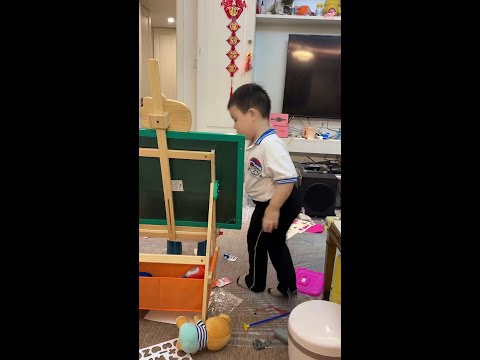 我都打扮这么美了，胖晨怎么就画成那样了，水平也真是太差了#亲子搞笑#萌娃#人类幼崽成长记