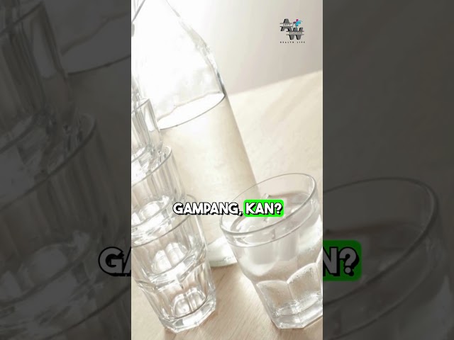 Pernah cegukan di saat yang nggak pas? Sebenarnya, cegukan terjadi karena diafragma kita "kejang" akibat makan terlalu cepat, minum soda, atau bahkan tertawa terlalu keras. Tapi tenang, ada trik simpel untuk menghentikannya hanya dalam 5 detik!

Caranya? Coba tahan napas selama 5 detik sambil menelan ludah perlahan. Ini membantu "meng-reset" saraf vagus yang bikin cegukan. Kalau nggak berhasil, coba minum segelas air dingin. Gampang, kan?

Ingat, cegukan biasanya hilang sendiri, tapi kalau lebih dari 48 jam, segera konsultasi ke dokter. Tetap sehat dan bebas cegukan, ya!

#FaktaKesehatan #Cegukan #TipsKesehatan

Ikuti juga channel kami :
https://whatsapp.com/channel/0029VapVBjJDjiOTYezmbq2s

Cek video kami lainnya yaa! agar kesehatanmu terjaga & menambah wawasanmu:

KESEHATAN https://www.youtube.com/playlist?list=PLh7LPBZKajQOlkRw5oiaMtR7O-0xWU0M3 

KEHAMILAN https://www.youtube.com/playlist?list=PLh7LPBZKajQO8DVrhyC_e_aIUf-Hmtt3u

ANAK https://www.youtube.com/playlist?list=PLh7LPBZKajQNhrTrTK3rV_9vpw6euBIb7

TEKA-TEKI SEHAT https://www.youtube.com/playlist?list=PLh7LPBZKajQP42eN-B2f0cCu1IeJrCLx5

Klik SUBSCRIBE jika video kami bermanfaat dan menambah wawasanmu.
Klik SUBSCRIBE agar tak ketinggalan video terbaru dari kami. Subscribe gratis kok😊

Semoga apa yang kami sajikan di channel ini dapat bermanfaat, menambah ilmu dan wawasan bagi kita semua...

Kritik, saran dan pesan bisa disampaikan di kolom komentar yah...
Terimakasih sudah berkunjung di channel kami👍