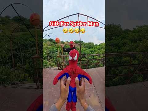 Gift For Spider Man 🤣🤣 #spiderman #spidermanparkour #freerunning #viral #parkour