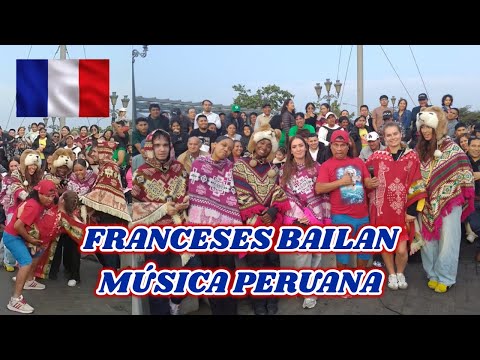 EL MONO ENSEÑA BAILAR HUAYNO A FRANCESES 😱😎