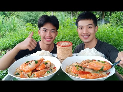 ต้มยำกุ้งนํ้าข้น กินกับข้าวสวยร้อนๆ ซดนํ้าให้ชุ่มคอแซ่บมากๆ