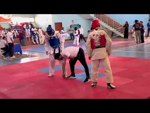 Fizan ( bleu) VS Zakir ( red) Taekwondo fight in Karachi