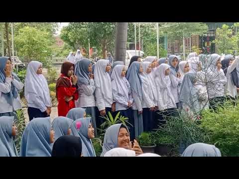 Pelepasan Balon Hari Guru Nasional MA Putri Al Ish