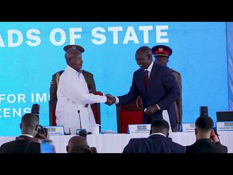 Agataliikonfuufu Bannamukago gwa EAC balonze Pulezidenti Museveni kati ye Ssentebe waabwe