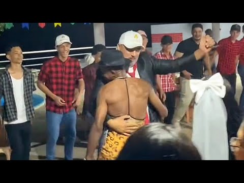 CHARLLES E TÕE DANÇANDO QUADRILHA 😂😂😂