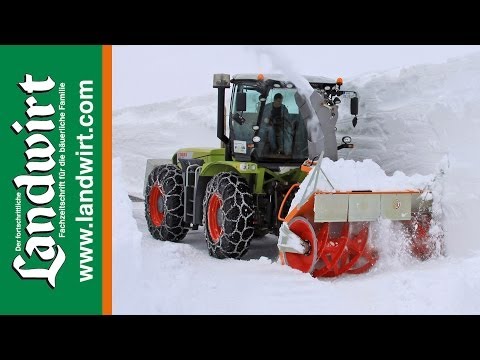 Claas Xerion im Winterdienst