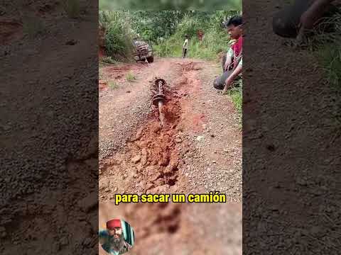 El trabajo de horas no sirvió para sacar al camión #trucks #trailers #camioneros #camiones #camion