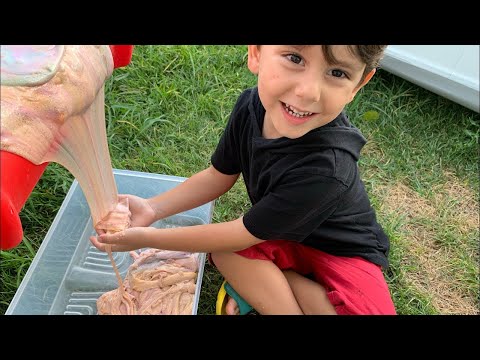 Rengarenk slime şelalesi yaptık😍 Kırmızı kaydıraktan slime’ları döktük😱