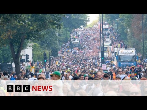 Notting Hill Carnival: How to stay safe in a crowd - BBC News