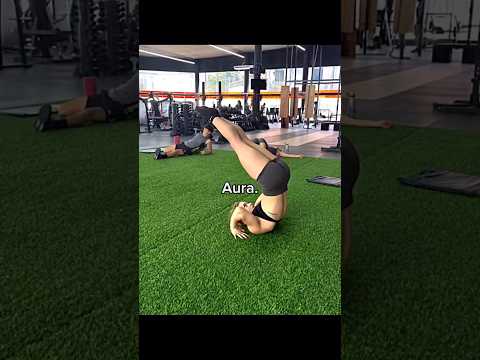 Calisthenics Queen Take Over the Entire Gym😈🔥#freestyle #planche#motivation #calisthenics#reaction