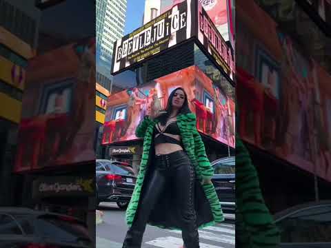 KIMBERLY LOAIZA CASI MUERE EN EL TIMES SQUARE #humor #kimberly #kimberlyloaiza #shorts #viral #fyp