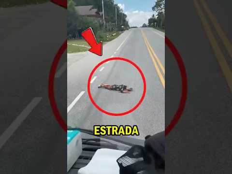 POR QUE Essa SENHORA está DEITADA na ESTRADA? #cuidado #idosos #shorts #jesus #amor #deus #love #god