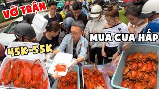 VỠ TRẬN Đông Nghẹt Người Chen Lấn Mua Cua Hấp 45K ở Vỉa Hè Bao ĐỔI TRẢ hết sạch trong 20 Phút